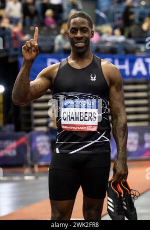 Dwain Chambers feiert, nachdem er am 17./18. Februar 2024 im 60-m-Halbfinale der Herren bei den Microplus UK Athletics Indoor Championships im Utilita Stadium, Birmingham, UK, teilgenommen hat. Foto von Gary Mitchell Stockfoto