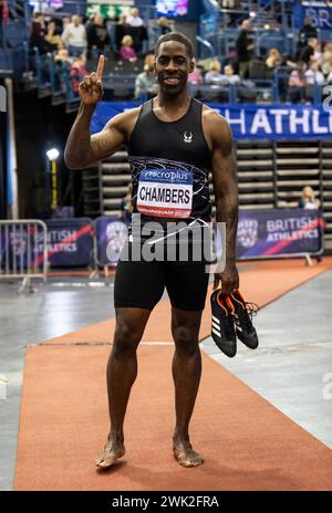 Dwain Chambers feiert, nachdem er am 17./18. Februar 2024 im 60-m-Halbfinale der Herren bei den Microplus UK Athletics Indoor Championships im Utilita Stadium, Birmingham, UK, teilgenommen hat. Foto von Gary Mitchell Stockfoto