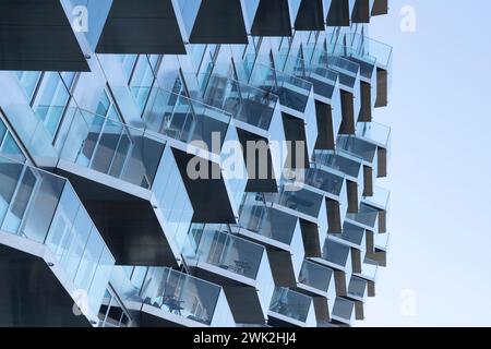 Balkone eines modernen Apartmentgebäudes in Amsterdam. Stockfoto