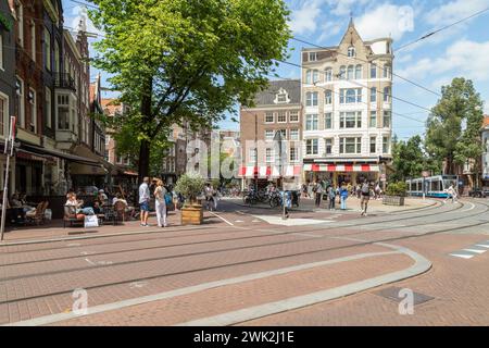 Het Spui, ein gemütlicher und beliebter Platz im Zentrum der Stadt Amsterdam. Stockfoto