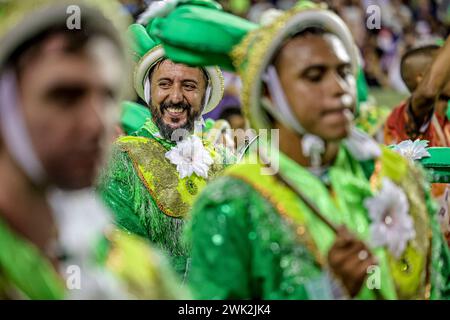 Die Samba-Schule von Sao Paulo zieht in der Nacht vom 17. Februar 2024 in Sao Paulo in Anhembi vor. (Foto: Pedro Paulo Diaz/Thenews2/NurPhoto) Credit: NurPhoto SRL/Alamy Live News Stockfoto