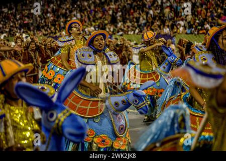 Die Samba-Schule von Sao Paulo zieht in der Nacht vom 17. Februar 2024 in Sao Paulo in Anhembi vor. (Foto: Pedro Paulo Diaz/Thenews2/NurPhoto) Credit: NurPhoto SRL/Alamy Live News Stockfoto