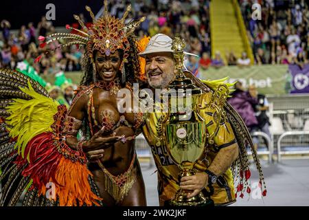 Die Samba-Schule von Sao Paulo zieht in der Nacht vom 17. Februar 2024 in Sao Paulo in Anhembi vor. (Foto: Pedro Paulo Diaz/Thenews2/NurPhoto) Credit: NurPhoto SRL/Alamy Live News Stockfoto