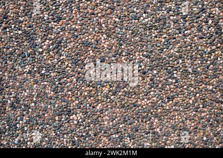 Hintergrund der alten Steinmauer. Mauerwerk als Außenwandverkleidung. Glatte Steine. Abstrakter Steinhintergrund. Stockfoto