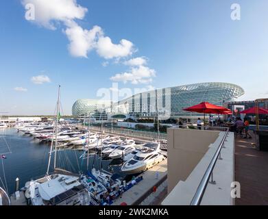 Das W Hotel Yas Island in Abu Dhabi von Yas Marina aus gesehen Stockfoto