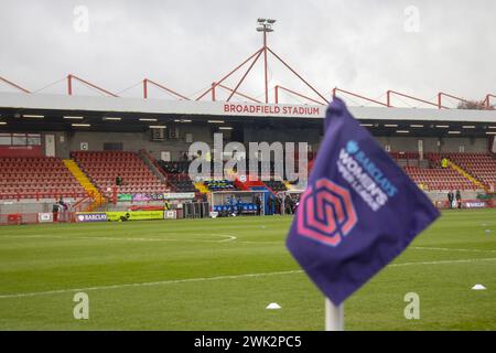 Crawley, Großbritannien. Februar 2024. Die Szene spielt vor dem Spiel der Barclays Womens Super League zwischen Brighton und Liverpool im Broadfield Stadium in Crawley. (Tom Phillips/SPP) Credit: SPP Sport Press Photo. /Alamy Live News Stockfoto