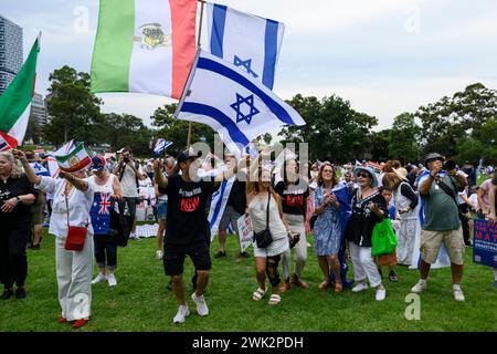 Sydney, Australien. Februar 2024. Tausende von Menschen nahmen am 18. Februar in Zentral-Sydney an einer Kundgebung Teil, um jüdische Australier zu unterstützen, während der Antisemitismus zunimmt. Die Kundgebung wurde von der christlichen Gruppe Never Again IS Now organisiert. Seit dem Ausbruch der Konflikte zwischen Israel und der Hamas im letzten Oktober haben in Australien antisemitische Vorfälle zugenommen. Quelle: George Chan/Alamy Live News Stockfoto