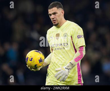 Manchester, Großbritannien. Februar 2024. Ederson aus Manchester City während des Premier League-Spiels im Etihad Stadium in Manchester. Der Bildnachweis sollte lauten: Andrew Yates/Sportimage Credit: Sportimage Ltd/Alamy Live News Stockfoto