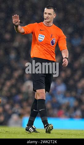 Manchester, Großbritannien. Februar 2024. Schiedsrichter Andrew Madley während des Premier League-Spiels im Etihad Stadium in Manchester. Der Bildnachweis sollte lauten: Andrew Yates/Sportimage Credit: Sportimage Ltd/Alamy Live News Stockfoto