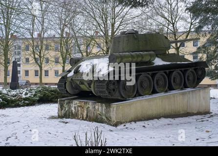 Lalendorf, Deutschland - 12. Januar 2024. Sowjetische Panzer-Gedenkstätte T-34 Lalendorf. Es ist der einzige Panzer, der in Mecklenburg-Vorpommern während des zweiten Überlebens erhalten blieb Stockfoto