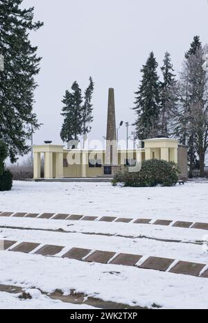 Gustrow, Deutschland - 12. Januar 2024: Dieser Kriegsfriedhof beherbergt die Gräber von 545 getöteten sowjetischen Soldaten, Kriegsgefangenen und Zwangsarbeitern während Seco Stockfoto