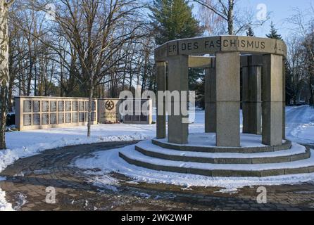 Ludwigsfelde, Deutschland - 20. Januar 2024: Auf diesem Kriegsfriedhof der Roten Armee befindet sich ein Massengrab mit 391 sowjetischen Soldaten, die 1945 während des Zweiten Todes getötet wurden Stockfoto