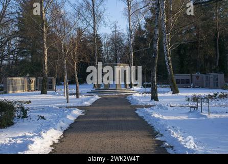 Ludwigsfelde, Deutschland - 20. Januar 2024: Auf diesem Kriegsfriedhof der Roten Armee befindet sich ein Massengrab mit 391 sowjetischen Soldaten, die 1945 während des Zweiten Todes getötet wurden Stockfoto