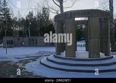 Ludwigsfelde, Deutschland - 20. Januar 2024: Auf diesem Kriegsfriedhof der Roten Armee befindet sich ein Massengrab mit 391 sowjetischen Soldaten, die 1945 während des Zweiten Todes getötet wurden Stockfoto