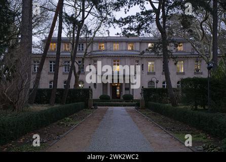 Berlin - 22. Januar 2024: Holocaust-Gedenkstätte und Museum, bekannt als Haus der Wannsee-Konferenz. Bewölkter Winter Stockfoto