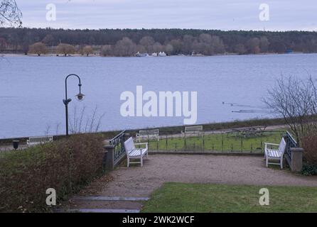 Berlin - 22. Januar 2024: Holocaust-Gedenkstätte und Museum, bekannt als Haus der Wannsee-Konferenz. Bewölkter Winter Stockfoto