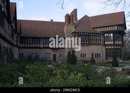 Potsdam, Deutschland - 23. Januar 2024: Im Schloss Cecilienhof fand die Potsdamer Konferenz statt, auf der die Verbündeten das Schicksal des besiegten Dritten REIC verhandelten Stockfoto