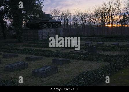 Baruth, Deutschland - 29. Januar 2024: Dieser Kriegsfriedhof der Roten Armee beherbergt die Gräber von 1238 sowjetischen Soldaten, die 1945 während des Zweiten Weltkriegs getötet wurden Stockfoto