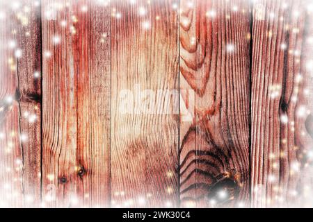 Alte Holzstruktur mit Schnee. Weihnachtshintergrund. Neujahr. Winter. Feiern. Stockfoto