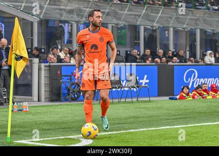 Mailand, Italien. Februar 2024. Hakan Calhanoglu (20) von Inter wurde während des Spiels zwischen Inter und Salernitana bei Giuseppe Meazza in Mailand gesehen. (Foto: Gonzales Photo - Tommaso Fimiano). Stockfoto