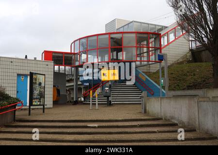 Schilder für Fahrgäste, die aufgrund von Wartungsarbeiten in den Niederlanden durch Busse ersetzt werden sollen Stockfoto