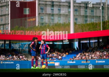 Sant Joan Despi, Spanien, 18. Februar 2024. Spanien Liga F: FC Barcelona gegen Atletico de Madrid. (07) Salma Paralluelo und (06) Claudia Pina. Quelle: Joan G/Alamy Live News Stockfoto