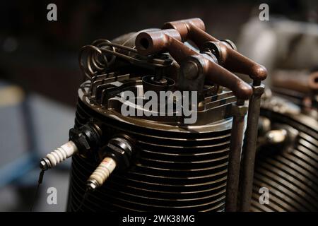 Alte Flugzeugmotor-Komponente, Nahaufnahme von Vintage-Flugzeugmotor mit Details Stockfoto