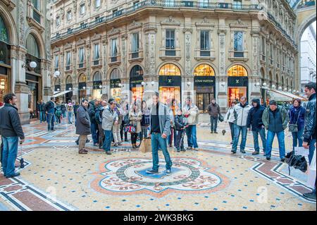 Mosaik im Boden mit dem Wappen der Nachbarstadt Turin in der Mailänder Galleria Vittorio Emanuele II Stockfoto