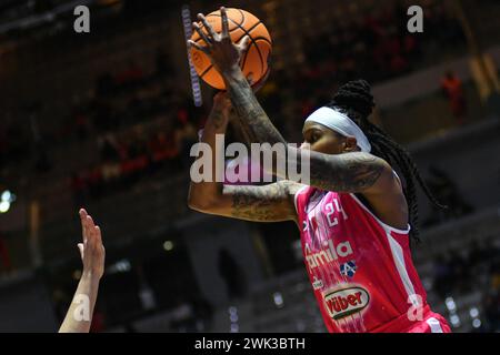 Robyn Parks of Famila Basket in Aktion während des FrecciaRossa FinalAcht - Endspiel zwischen Umana Reyer Venezia Femminile und Famila Wuber Schio Basket femminile in PalaAlpitour, Turin bei Frecciarossa FinalEight 2024 - Endspiel - Umana Reyer Venezia gegen Famila Weber Schio, Basketball italienischer Frauen-Cup-Spiel in Turin, Italien, 18. Februar 2024 Stockfoto