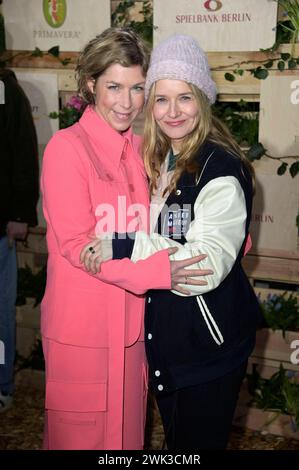 Brigitte Zeh und Stefanie Stappenbeck bei der Medienboard Party 2024 im Rahmen der Berlinale 2024 am Holzmarkt. Berlin, 17.02.2024 *** Brigitte Zeh und Stefanie Stappenbeck bei der Medienboard Party 2024 im Rahmen der Berlinale 2024 am Holzmarkt Berlin, 17 02 2024 Foto:XF.xKernx/xFuturexImagex mbb 4237 Stockfoto