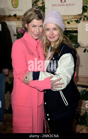 Brigitte Zeh und Stefanie Stappenbeck bei der Medienboard Party 2024 im Rahmen der Berlinale 2024 am Holzmarkt. Berlin, 17.02.2024 *** Brigitte Zeh und Stefanie Stappenbeck bei der Medienboard Party 2024 im Rahmen der Berlinale 2024 am Holzmarkt Berlin, 17 02 2024 Foto:XF.xKernx/xFuturexImagex mbb 4236 Stockfoto