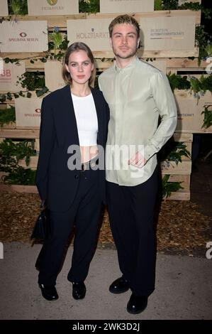 Alicia von Rittberg und Jannik Schümann bei der Medienboard Party 2024 im Rahmen der Berlinale 2024 am Holzmarkt. Berlin, 17.02.2024 *** Alicia von Rittberg und Jannik Schümann bei der Medienboard Party 2024 im Rahmen der Berlinale 2024 am Holzmarkt Berlin, 17 02 2024 Foto:XF.xKernx/xFuturexImagex mbb 4274 Stockfoto