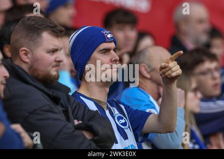 Sheffield, Großbritannien. Februar 2024. Brighton-Fan beim Premier League-Spiel Sheffield United gegen Brighton und Hove Albion in der Bramall Lane, Sheffield, Großbritannien, 18. Februar 2024 (Foto: Mark Cosgrove/News Images) in Sheffield, Großbritannien am 18. Februar 2024. (Foto: Mark Cosgrove/News Images/SIPA USA) Credit: SIPA USA/Alamy Live News Stockfoto