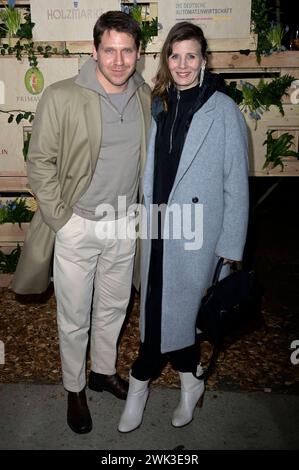 Hanno Koffler mit Ehefrau Mia Maariel Meyer bei der Medienboard Party 2024 im Rahmen der Berlinale 2024 am Holzmarkt. Berlin, 17.02.2024 *** Hanno Koffler mit seiner Frau Mia Maariel Meyer auf der Medienboard Party 2024 im Rahmen der Berlinale 2024 am Holzmarkt Berlin, 17 02 2024 Foto:XF.xKernx/xFuturexImagex mbb 4348 Stockfoto