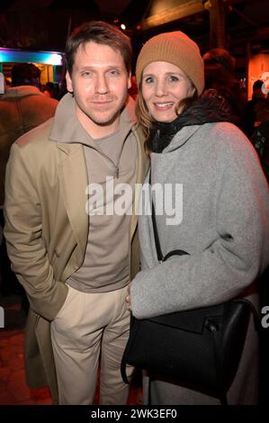 Hanno Koffler mit Ehefrau Mia Maariel Meyer bei der Medienboard Party 2024 im Rahmen der Berlinale 2024 am Holzmarkt. Berlin, 17.02.2024 *** Hanno Koffler mit seiner Frau Mia Maariel Meyer auf der Medienboard Party 2024 im Rahmen der Berlinale 2024 am Holzmarkt Berlin, 17 02 2024 Foto:XF.xKernx/xFuturexImagex mbb 4375 Stockfoto