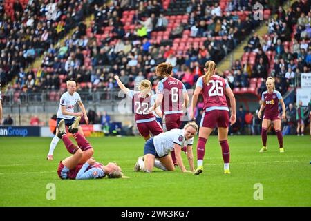 London, Großbritannien. Februar 2024. Adriana Leon von Aston Villa Women Clears during Tottenham Hotspur Women vs Aston Villa in der WSL an der Brisbane Road, Gaughan Group Stadium Credit: VIC Christod/Alamy Live News Stockfoto