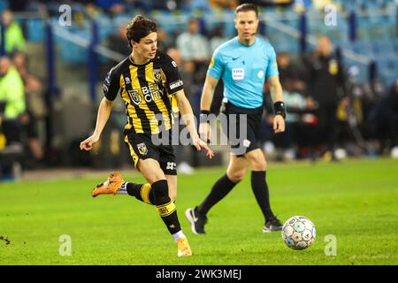 Arnheim, Niederlande. Februar 2024. ARNHEM, NIEDERLANDE - 18. FEBRUAR: Paxten Aaronson of Vitesse während des niederländischen Eredivisie-Spiels zwischen Vitesse und FC Volendam im Stadion Gelredome am 18. Februar 2024 in Arnheim, Niederlande. (Foto: Ben Gal/Orange Pictures) Credit: Orange Pics BV/Alamy Live News Stockfoto