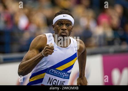 Utilita Arena, Birmingham, Großbritannien. Februar 2024. 2023 Microplus UK Leichtathletik Indoor Championships Tag 2; Sagesse Nguie von Trafford AC wärmt auf Credit: Action Plus Sports/Alamy Live News Stockfoto