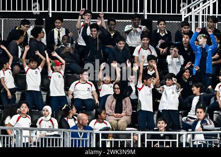 Doha, Katar. Februar 2024. Fans der 21. Aquatikweltmeisterschaft im Aspire Dome in Doha (Katar), 18. Februar 2024. Quelle: Insidefoto di andrea staccioli/Alamy Live News Stockfoto