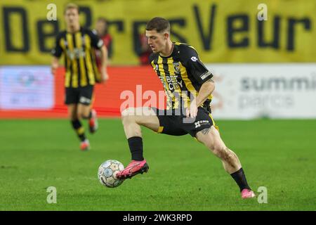 Arnheim, Niederlande. Februar 2024. ARNHEIM, NIEDERLANDE - 18. FEBRUAR: Thomas Buitink von Vitesse während des niederländischen Eredivisie-Spiels zwischen Vitesse und FC Volendam im Stadion Gelredome am 18. Februar 2024 in Arnheim, Niederlande. (Foto: Ben Gal/Orange Pictures) Credit: Orange Pics BV/Alamy Live News Stockfoto