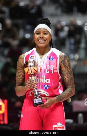 Robyn Parks of Famila Basket ist mvp des FrecciaRossa Final Four Italian Women's Cup - Endspiel zwischen Umana Reyer Venezia Femminile und Famila Wuber Schio Basket femminile in PalaAlpitour, Turin während der Frecciarossa FinalEight 2024 - Finale - Umana Reyer Venezia gegen Famila Weber Schio, Basketball italienischer Frauen-Cup-Spiel in Turin, Italien, 18. Februar 2024 Stockfoto