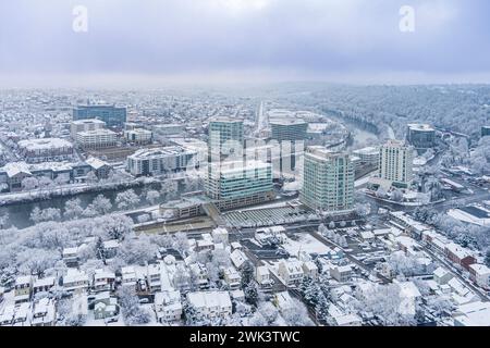 Luftaufnahme von Conshohocken (Vorort Philadelphia) Pennsylvania USA im Winter mit Schnee, Stockfoto