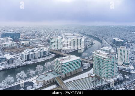 Luftaufnahme von Conshohocken (Vorort Philadelphia) Pennsylvania USA im Winter mit Schnee, Stockfoto