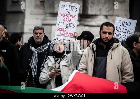 Foto Marco Ottico/LaPresse18 - 02 - 2024 Milano , Italia - Cronaca - Manifestazione pro palestinesi e curdi in piazza Duca d&#x2019;Aosta Photo Marco Ottico/LaPresse 18 - 02 - 2024 Mailand , Italien - Nachrichten - pro-palästinensische und kurdische Demonstration auf der Piazza Duca d'Aosta Stockfoto