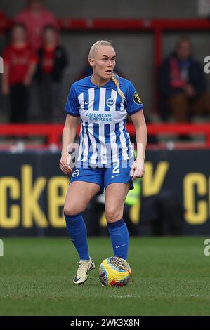 Crawley, Großbritannien. Februar 2024. Brightons Maria Thorisdottir während des Spiels der Barclays Women's Super League zwischen Brighton & Hove Albion und Liverpool im Broadfield Stadium in Crawley. Quelle: James Boardman/Alamy Live News Stockfoto