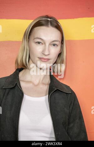 Burbank, USA. Februar 2024. Schauspielerin Jordan Whitney nimmt am 17. Februar 2024 an der Eröffnung des Stücks „Lovers and Other Strangers“ im Taylor Studio, Los Angeles, CA Teil. Credit: Eugene Powers/Alamy Live News Stockfoto