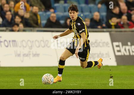 Arnheim, Niederlande. Februar 2024. ARNHEM, NIEDERLANDE - 18. FEBRUAR: Paxten Aaronson of Vitesse während des niederländischen Eredivisie-Spiels zwischen Vitesse und FC Volendam im Stadion Gelredome am 18. Februar 2024 in Arnheim, Niederlande. (Foto: Ben Gal/Orange Pictures) Credit: Orange Pics BV/Alamy Live News Stockfoto