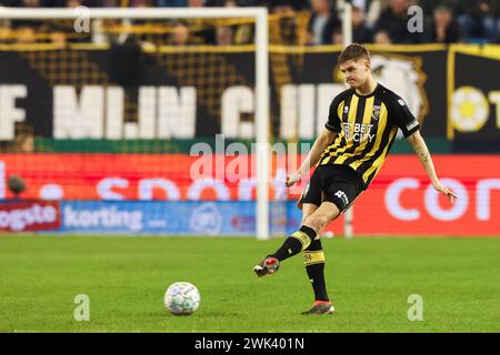 Arnheim, Niederlande. Februar 2024. ARNHEM, NIEDERLANDE - 18. FEBRUAR: Ramon Hendriks von Vitesse während des niederländischen Eredivisie-Spiels zwischen Vitesse und FC Volendam im Stadion Gelredome am 18. Februar 2024 in Arnheim, Niederlande. (Foto: Ben Gal/Orange Pictures) Credit: Orange Pics BV/Alamy Live News Stockfoto