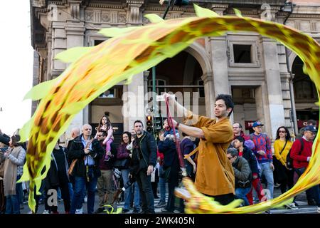 Rom, Italien. Februar 2024. Während einer Parade zum Chinesischen Neujahrsfest am 18. Februar 2024 in Rom, Italien, wird eine Vorstellung beobachtet. Quelle: Li Jing/Xinhua/Alamy Live News Stockfoto