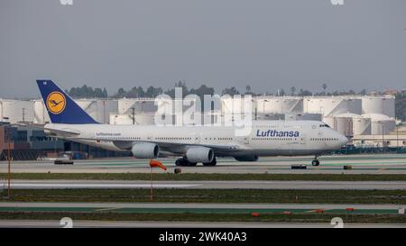 D-ABYD Lufthansa Boeing 747-830 Mecklenburg-Vorpommern am Los Angeles International Airport LAX / KLAX Los Angeles, Kalifornien, USA, Vereinigte Staaten von Amerika, 17.02.2024 *** D ABYD Lufthansa Boeing 747 830 Mecklenburg Vorpommern am Los Angeles International Airport LAX KLAX Los Angeles, Kalifornien, USA, USA, 17 02 2024 Stockfoto